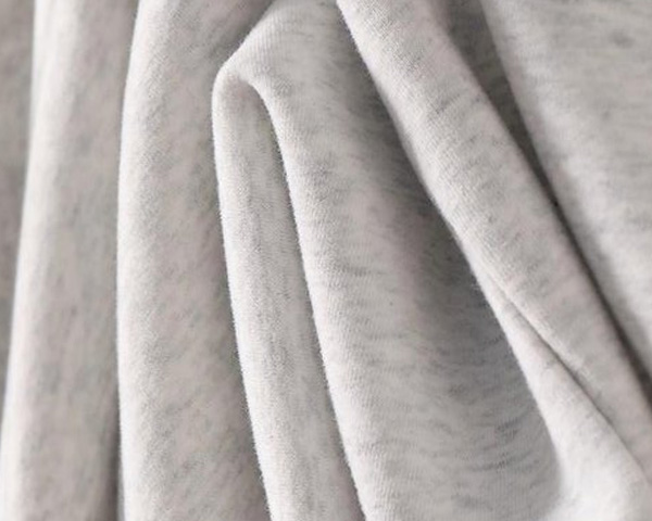 牛奶絲針織品的洗護指南：科學保養讓這份柔軟與舒適長久相伴